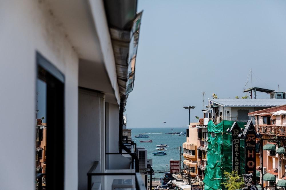 The Classroom Hotel Pattaya Dış mekan fotoğraf
